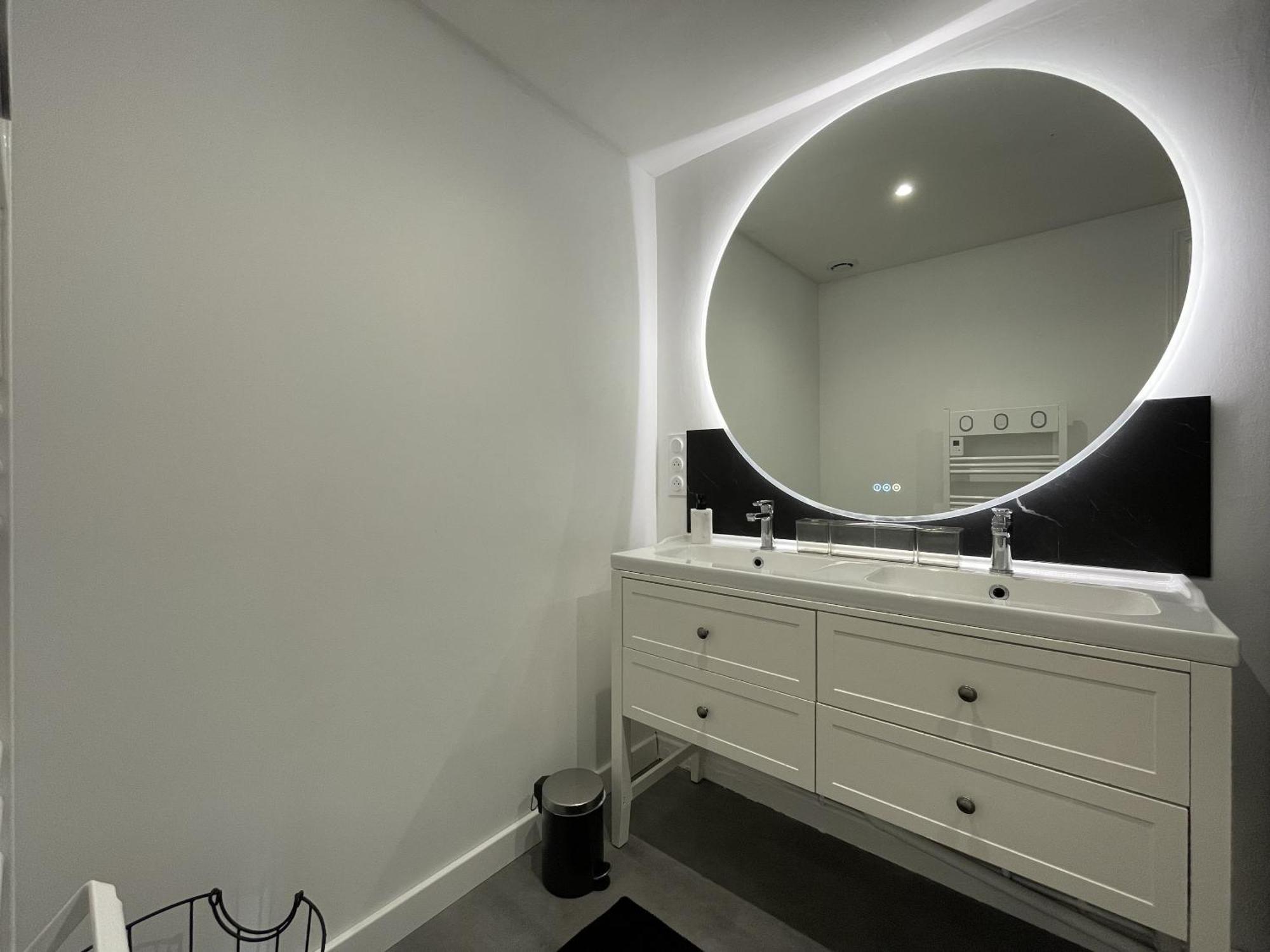 L'Authentique Apartment Шабли Екстериор снимка