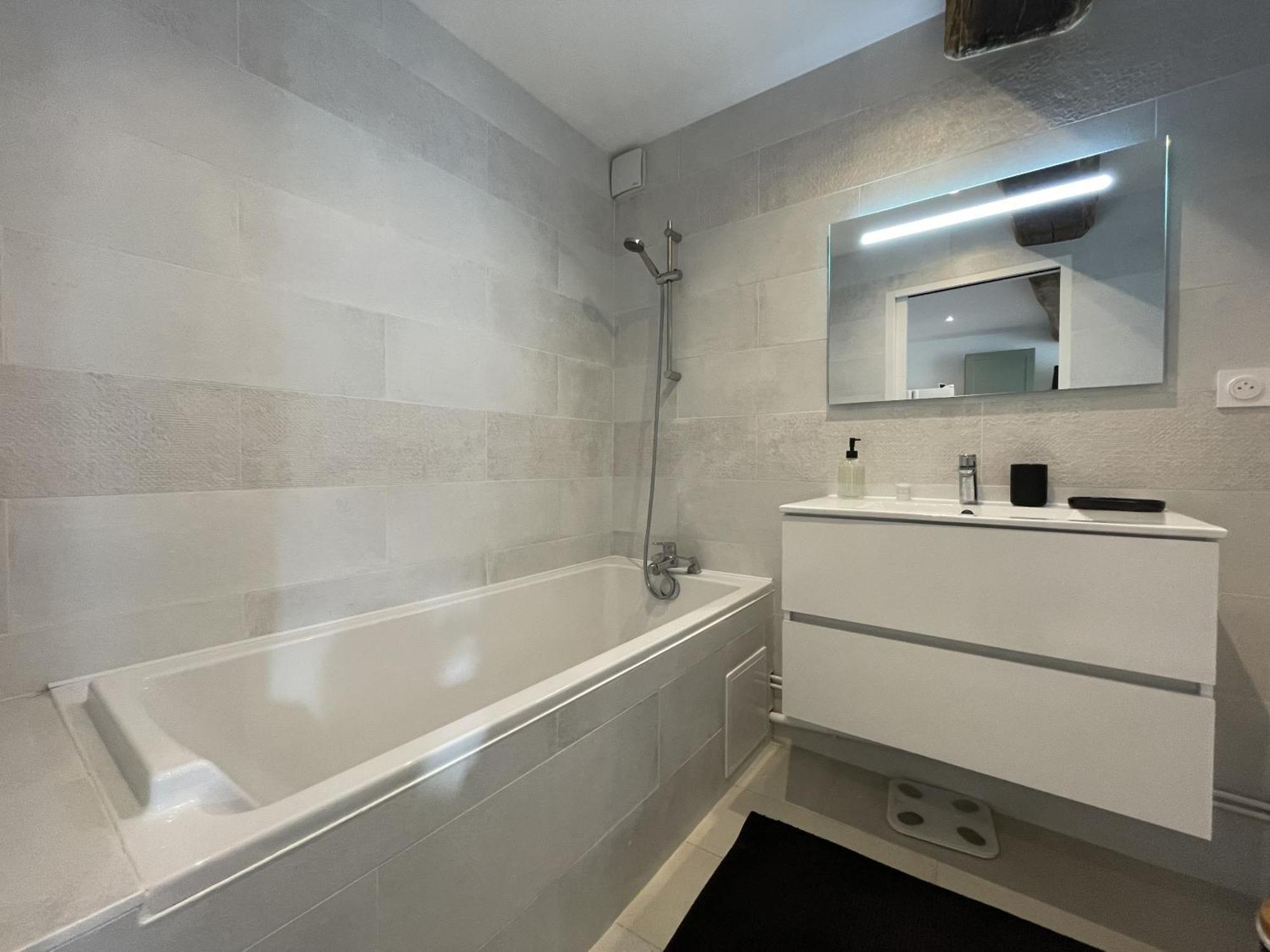 L'Authentique Apartment Шабли Екстериор снимка