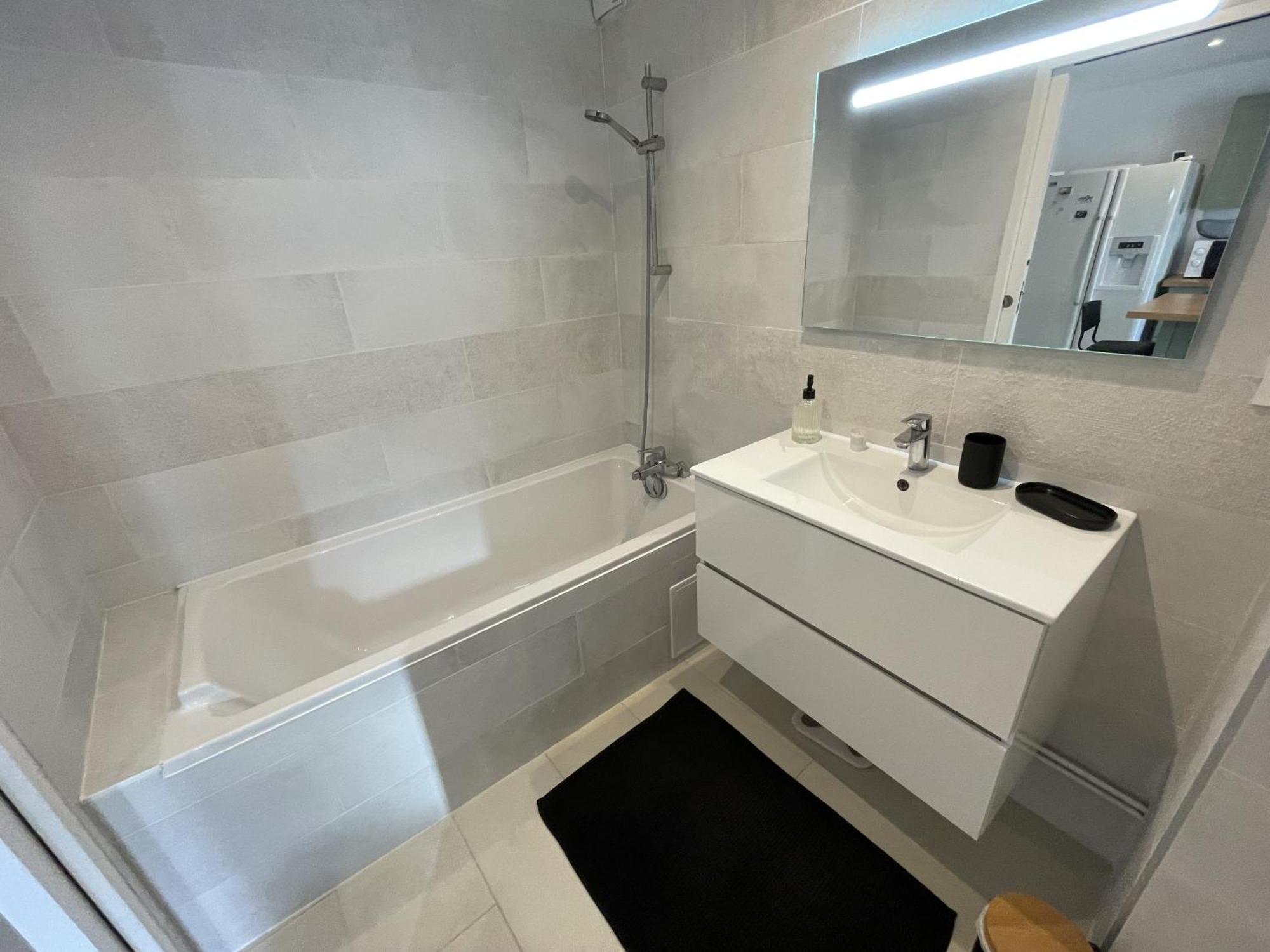 L'Authentique Apartment Шабли Екстериор снимка