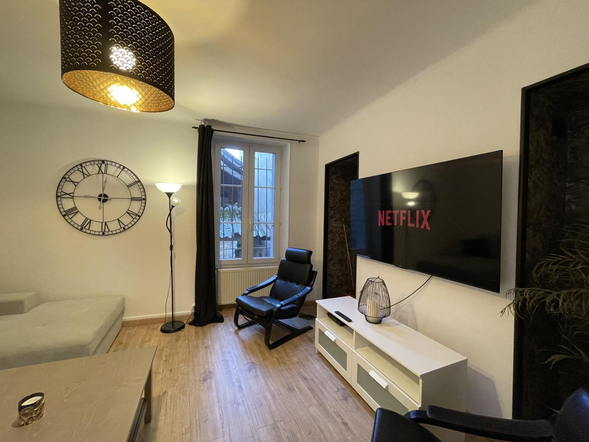 L'Authentique Apartment Шабли Екстериор снимка