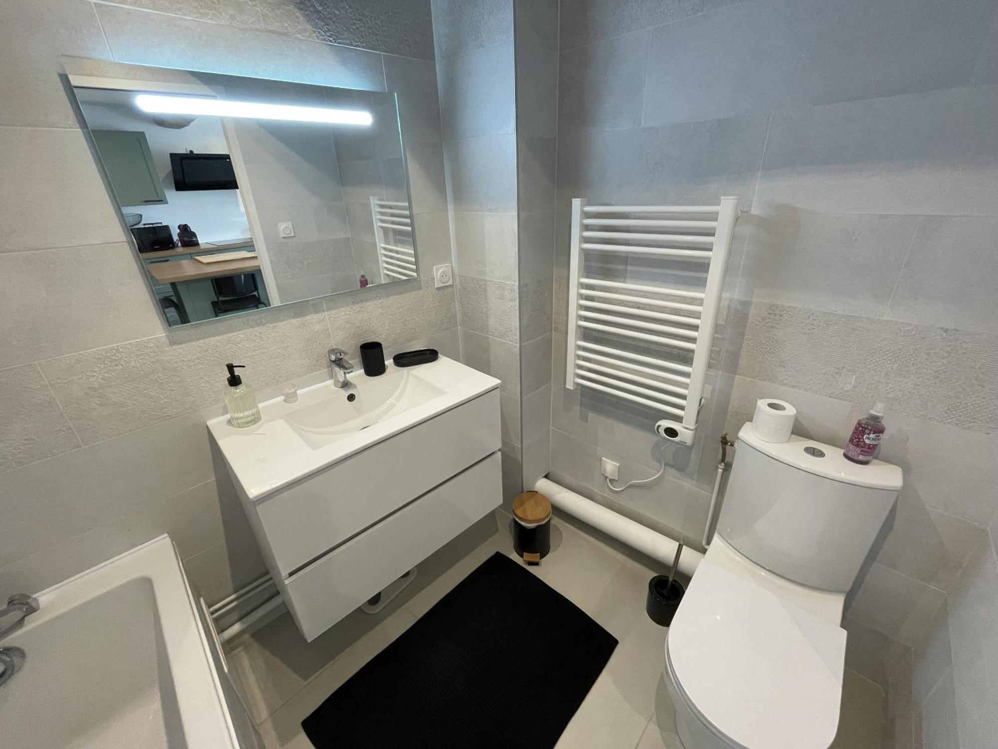 L'Authentique Apartment Шабли Екстериор снимка